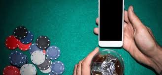 Classic Slots ရောင်စုံသင်္ကေတတွင် ဘဲဥ ငှက်ချောင်းပုံ